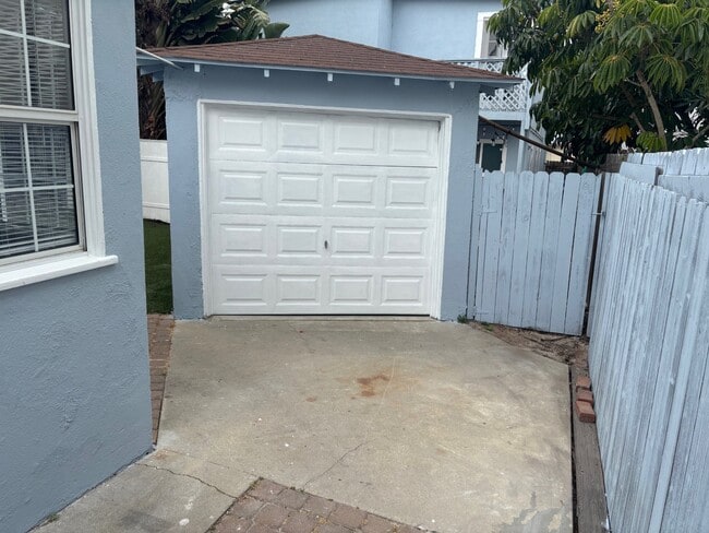 Building Photo - 111 Barney Ct