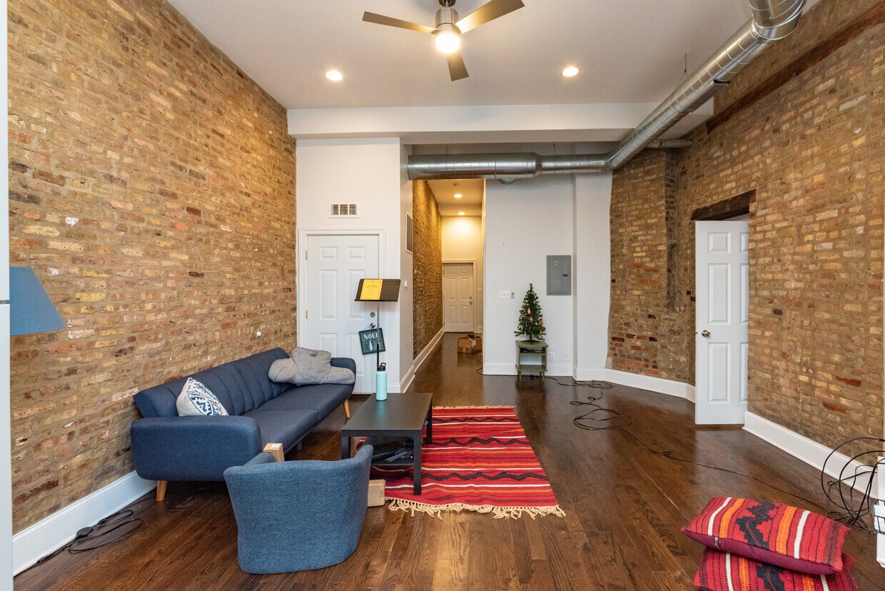Primary Photo - 625 E Groveland Park