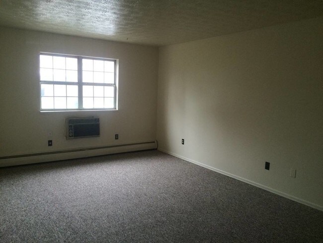 Salas de estar extra grandes - 35 Oakmount Ave