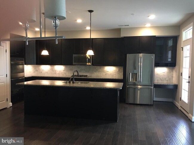 Building Photo - 6489 Jack Linton Dr N