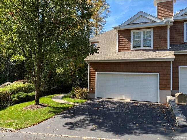 Building Photo - 1 Wyldwood Dr