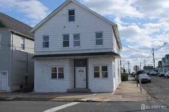 Building Photo - 519 Roosevelt Ave