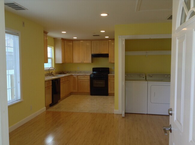 Building Photo - 48233 Hackberry St
