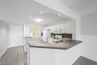 Building Photo - 7800 Emerald Cir