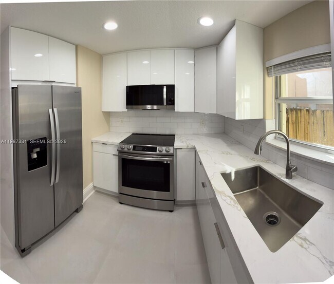 Foto del edificio - 3148 Indiana St