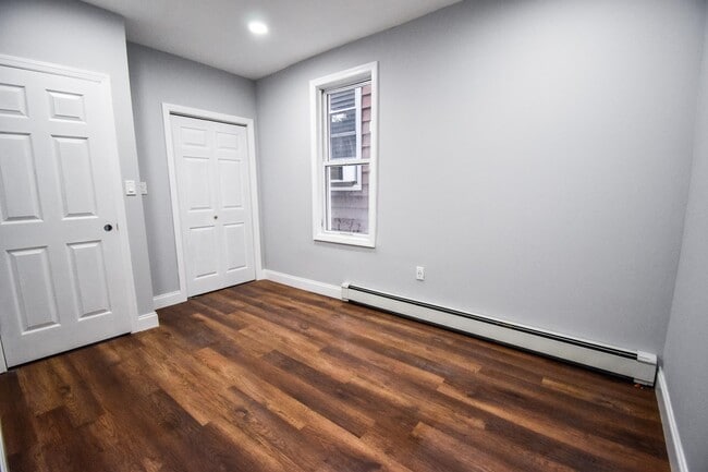 Building Photo - 17 Troy St