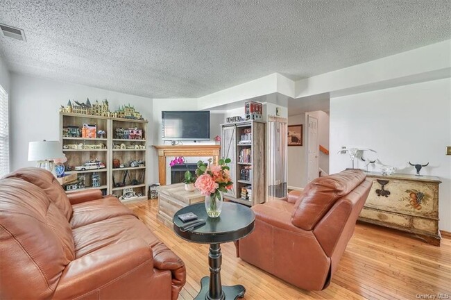 Building Photo - 4610 Whispering Hills Dr
