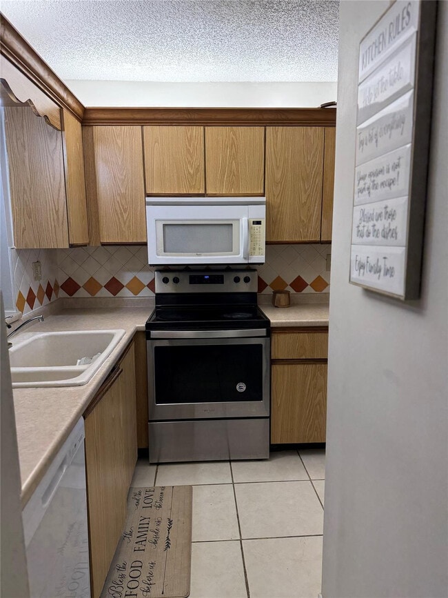 Building Photo - 3300 NW 46th St