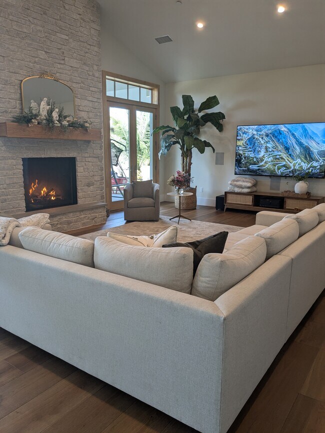 Building Photo - 27591 High Vista Dr