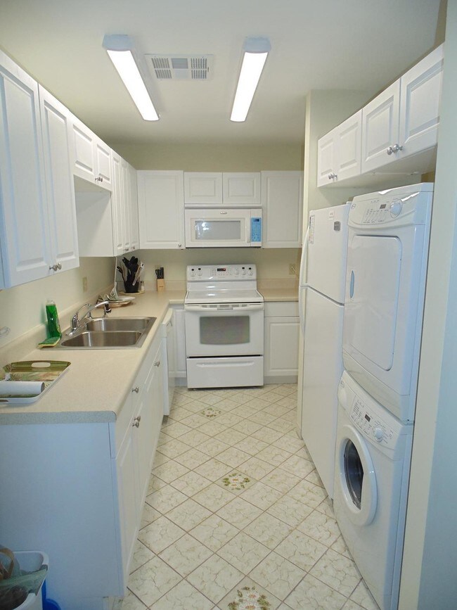 Building Photo - 1150  Boxwood Drive 102 Delray Beach Fl 33445