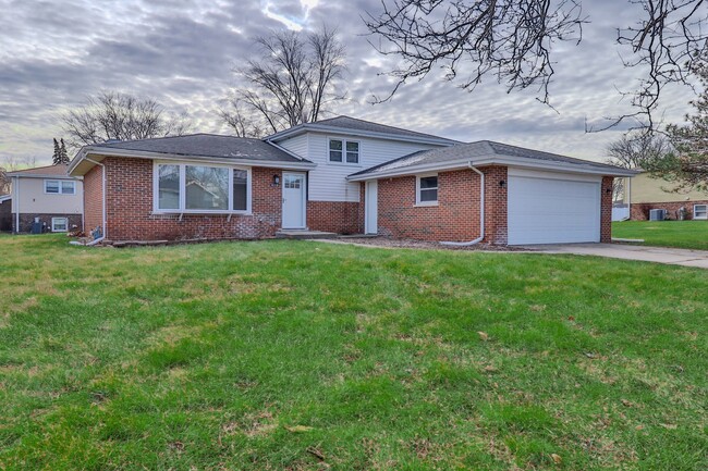 Building Photo - 6113 Spring Ln