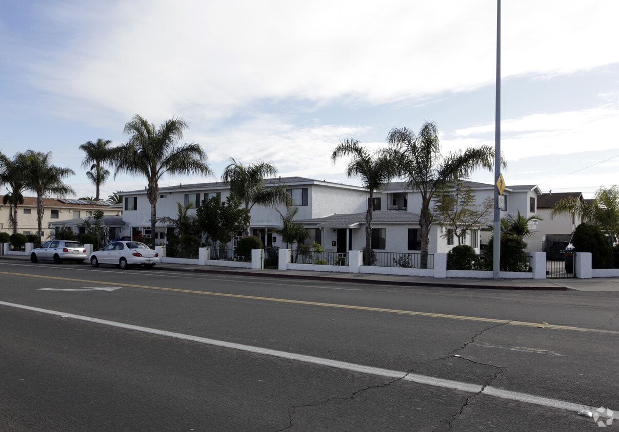 Primary Photo - 2215-2225 Ulric St