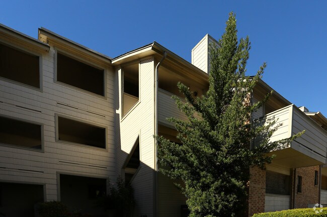 Foto del edificio - Woodland I I Condos