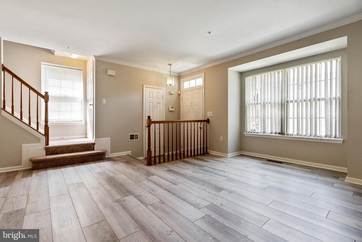 Foto principal - 1917 Barrington Ct