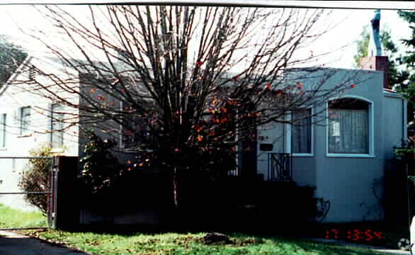 Primary Photo - 921-923 Laguna Ave