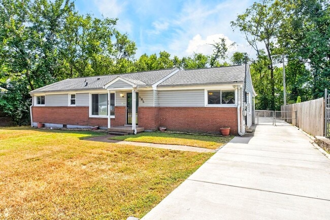 Building Photo - 910 McMahan Ave