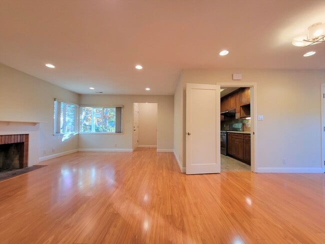 Building Photo - Updated Home in Palo Alto Available with A...