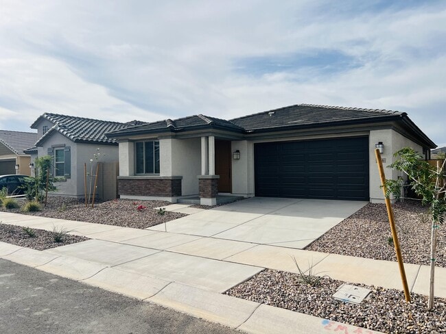 Building Photo - 946 W Macaw Dr