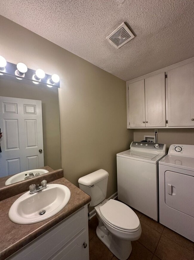 Building Photo - Wakefield!!!  3 Bedroom Townhome