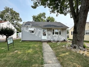 Building Photo - 142 Circle Dr W