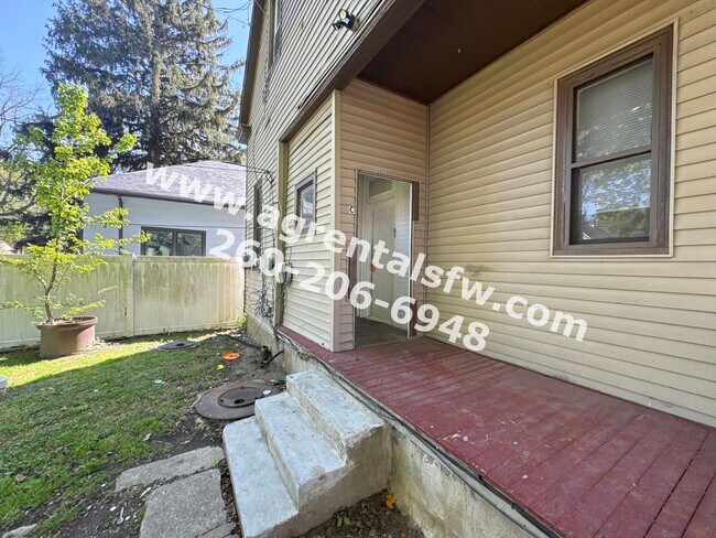 Foto del edificio - 2411 Fox Ave