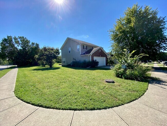 Building Photo - Gorgeous 3 Bedroom/2.5 Bath in Indianapolis!