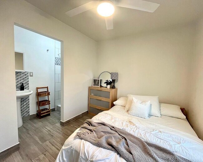 Foto del edificio - 1632 E Harvard St