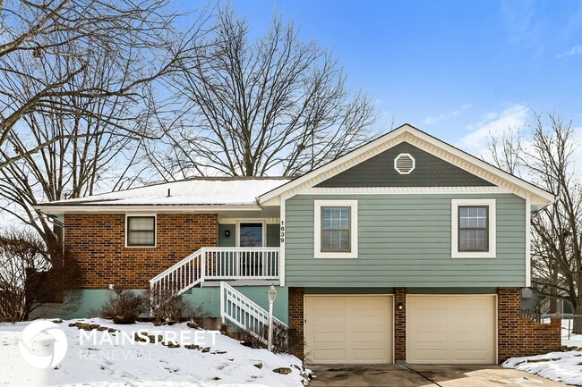 Building Photo - 1639 SE Boone Trail