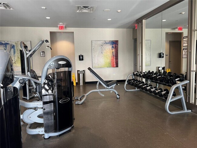 Foto del edificio - 5300 Paseo Blvd