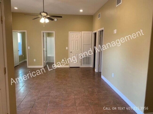 Building Photo - Move-In Special! $500 off 1st Month's Rent...