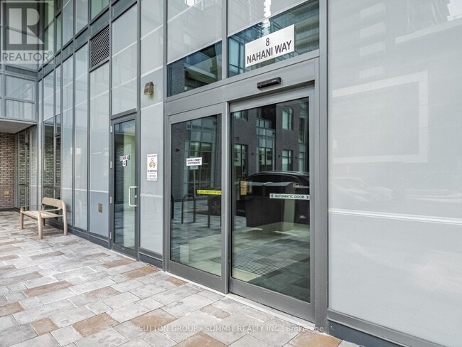 Photo du bâtiment - 8 Nahani Way