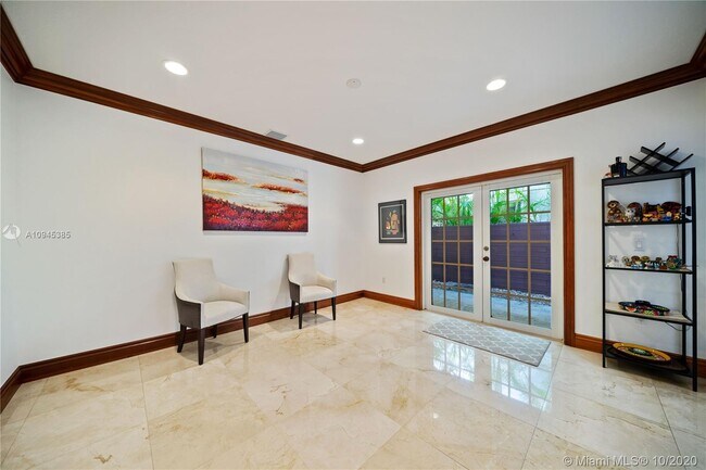 Foto del edificio - 3122 Virginia St