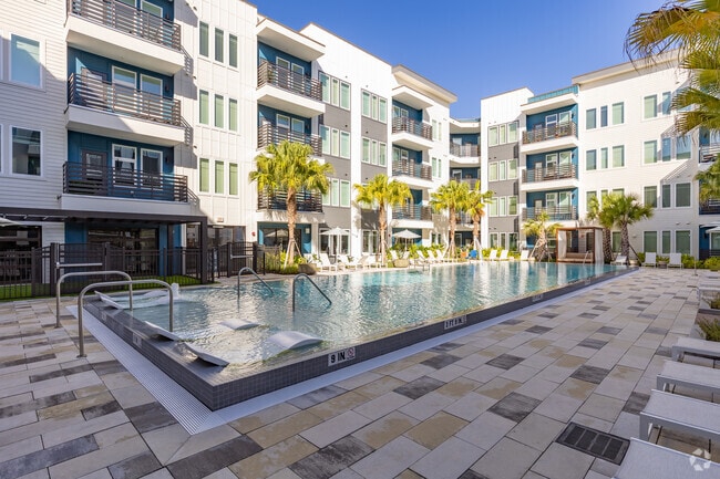 Piscina - Livano Grand National