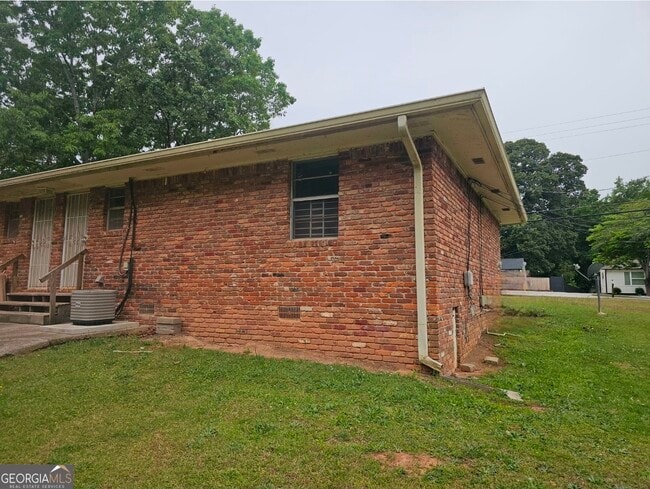Building Photo - 6510 Lower Dixie Lake Rd