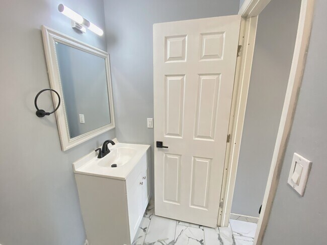 Baño 2 de 2 - 7486 San Castle Blvd