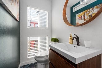 Building Photo - 2914 Commerce St