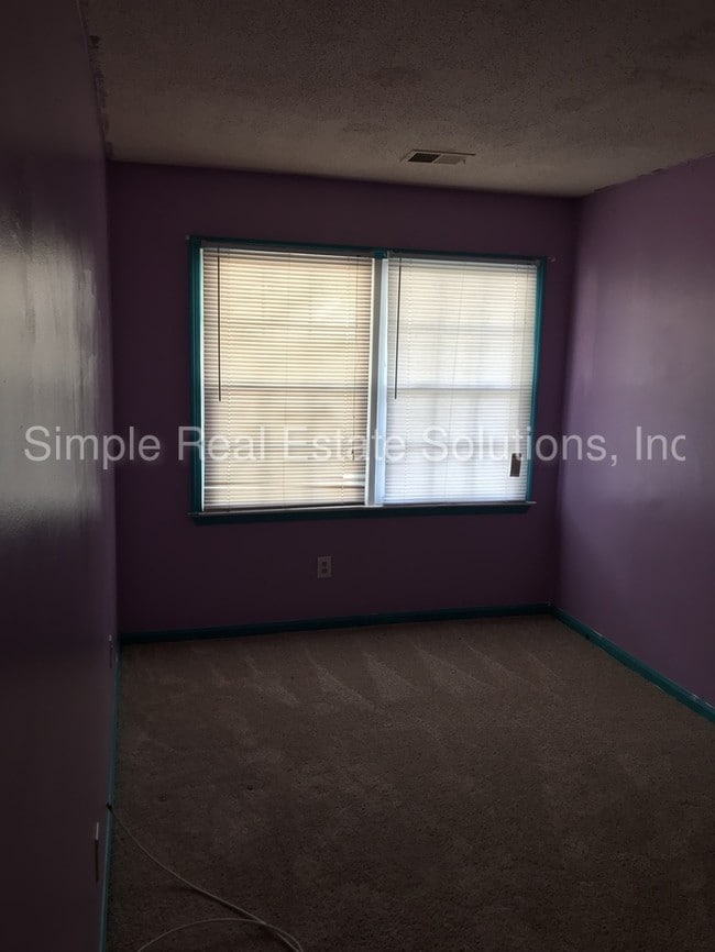 Building Photo - RENT TO OWN THIS TOWNHOUSE!