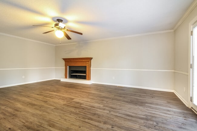 Building Photo - 318 Fairmont Dr