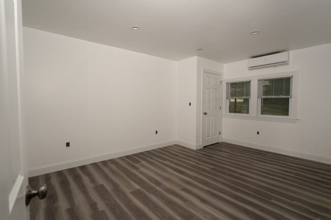 Building Photo - 11 Park St