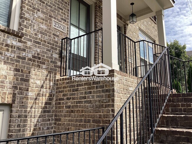 Foto del edificio - 2262 Mclean Chase