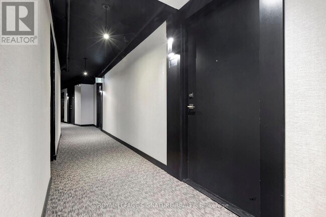 Photo du bâtiment - 5230 Dundas St