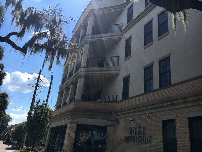 Foto del edificio - 1661 Riverside Ave