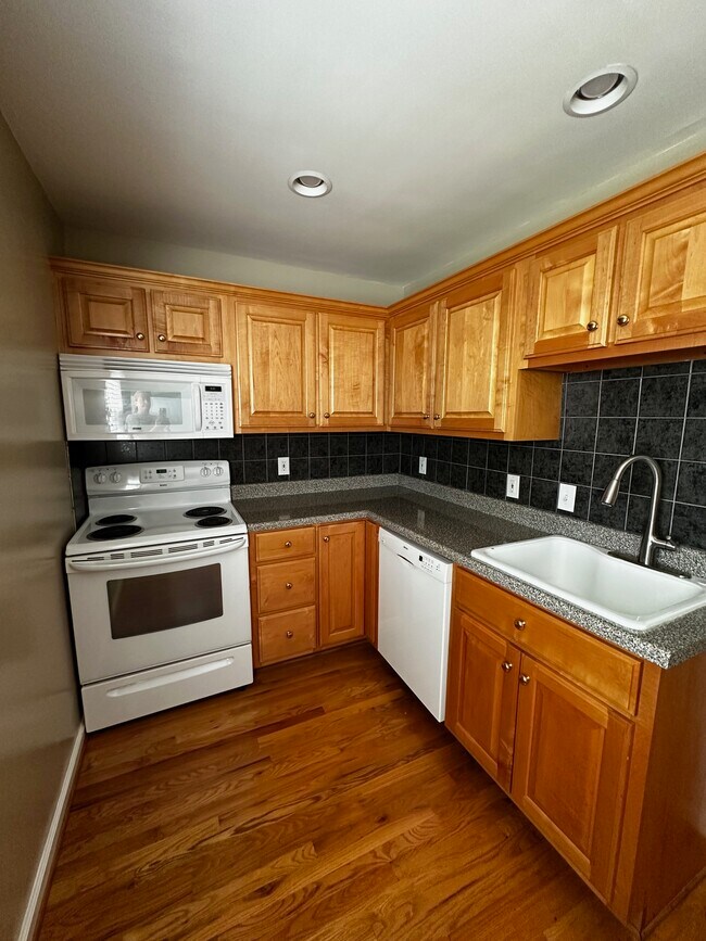 Kitchen - 100 Lewis Dr