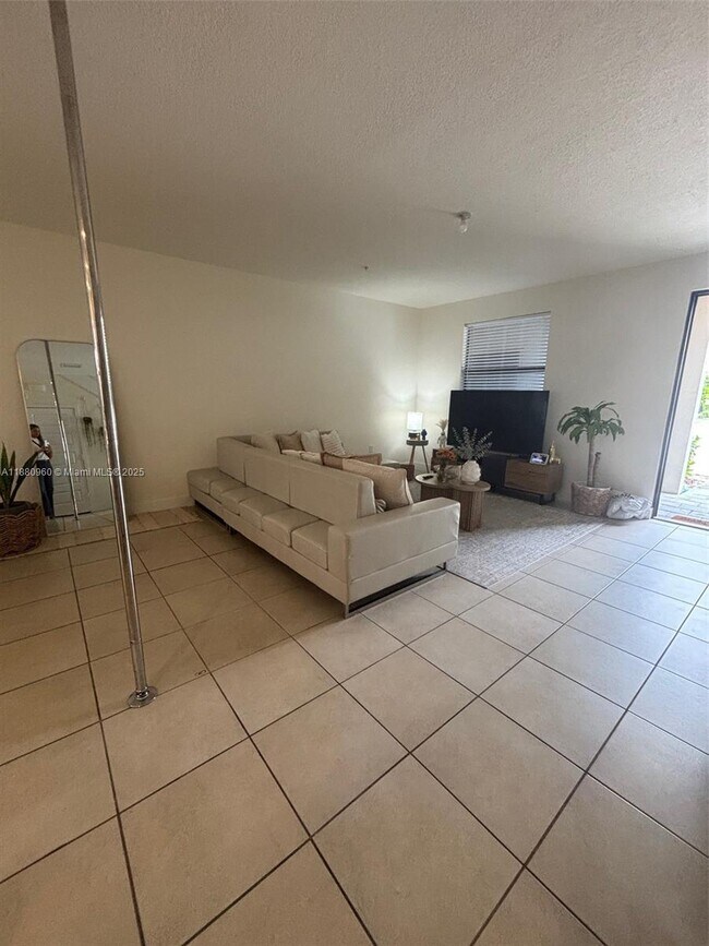 Foto del edificio - 10443 NW 82nd St