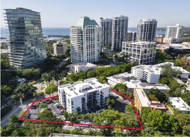 Building Photo - 2715 Tigertail Ave