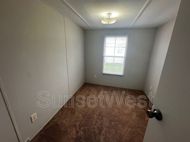 Building Photo - 4428 Rainbow Ln