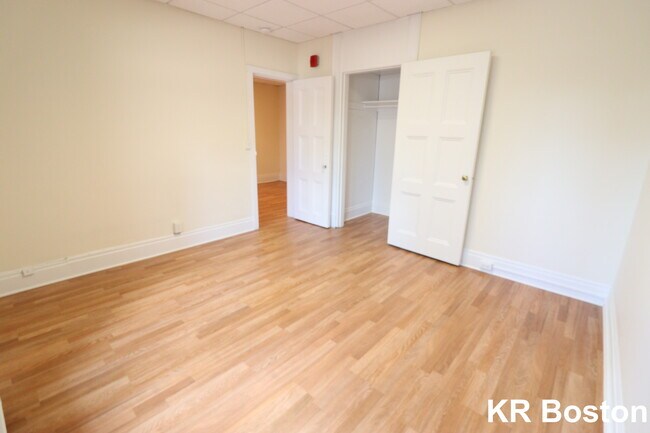 Building Photo - 104 Boylston St
