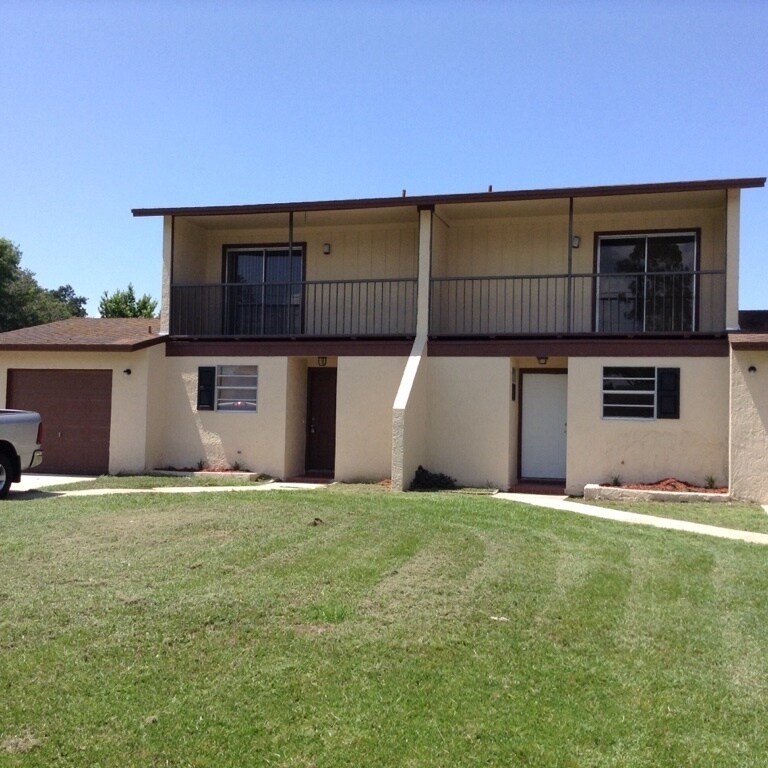 2/1.5 Duplex at Lucaya. - 2/1.5  Duplex at Lucaya.