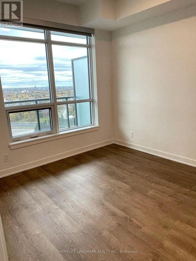 Building Photo - 30 Upper Mall Wy