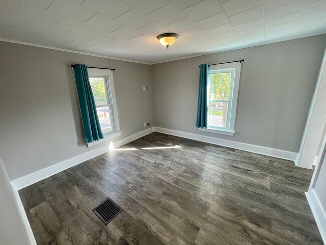 Foto del edificio - 103 7th Ave NW